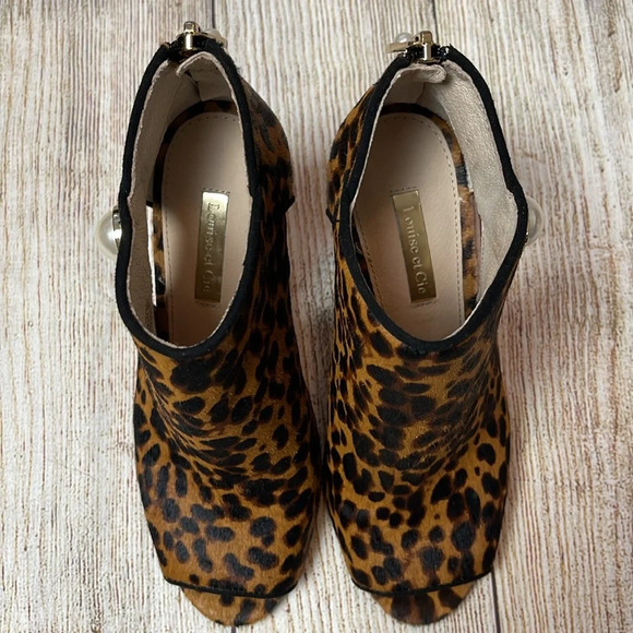 NEW Louise et Cie Illisa Leopard Peep Toe Bootie Heels Sz 5.5 - Picture 8 of 11